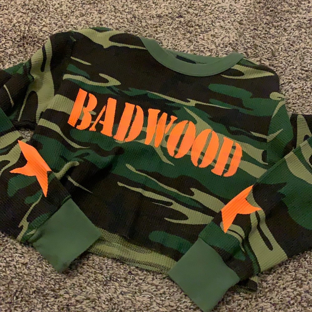 small badwood long sleeve crop top